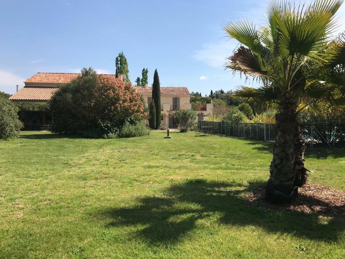 Mas Les Fleurs D'Hilaire Bed & Breakfast Monteux Exterior photo